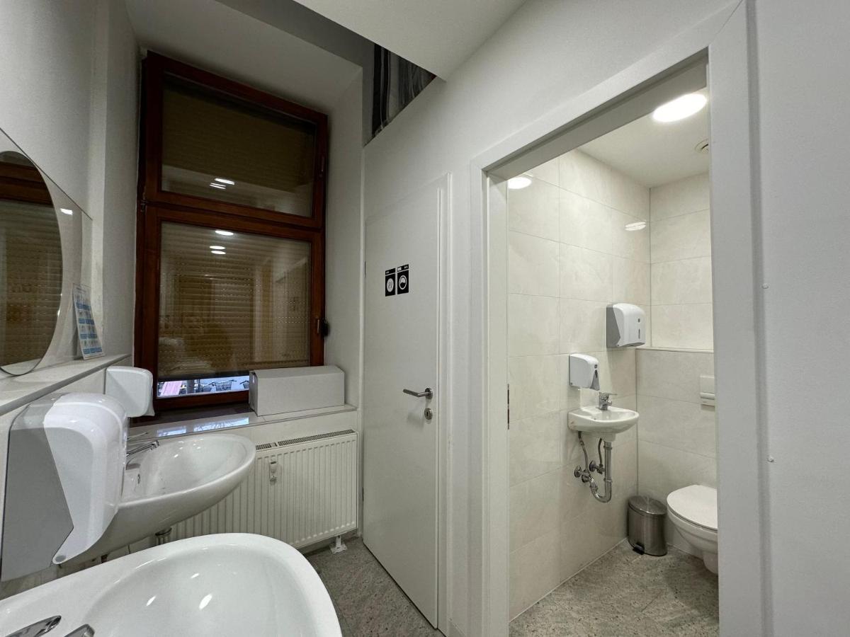 Hostel Opera Λιουμπλιάνα Εξωτερικό φωτογραφία